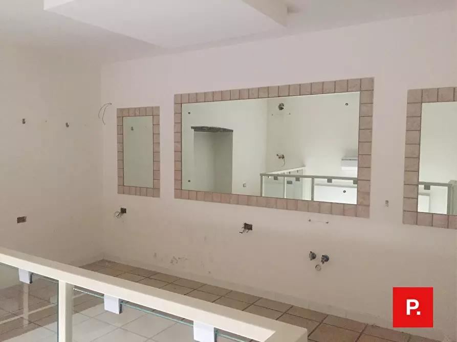 Immagine 17 di Locale commerciale in affitto  in via turati a Caserta