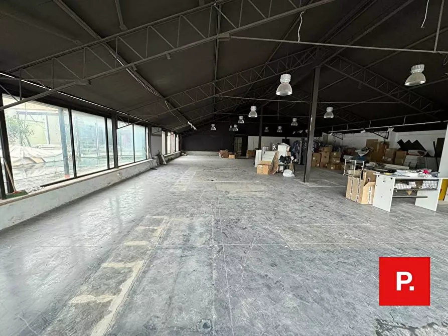 Immagine 5 di Locale commerciale in vendita  in viale Carlo III a Caserta