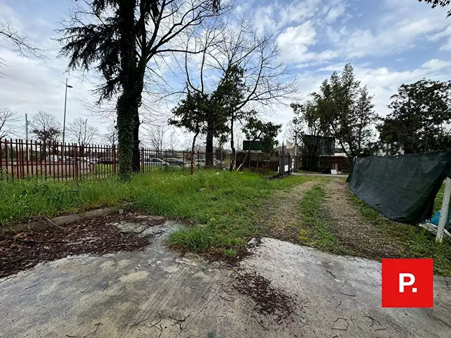 Immagine 6 di Locale commerciale in vendita  in viale Carlo III a Caserta