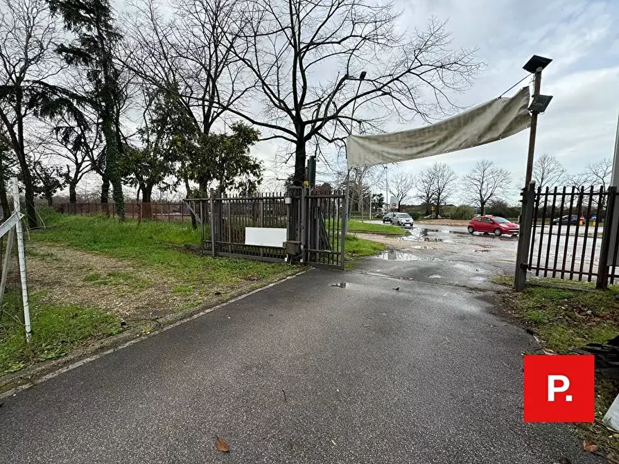 Immagine 8 di Locale commerciale in vendita  in viale Carlo III a Caserta