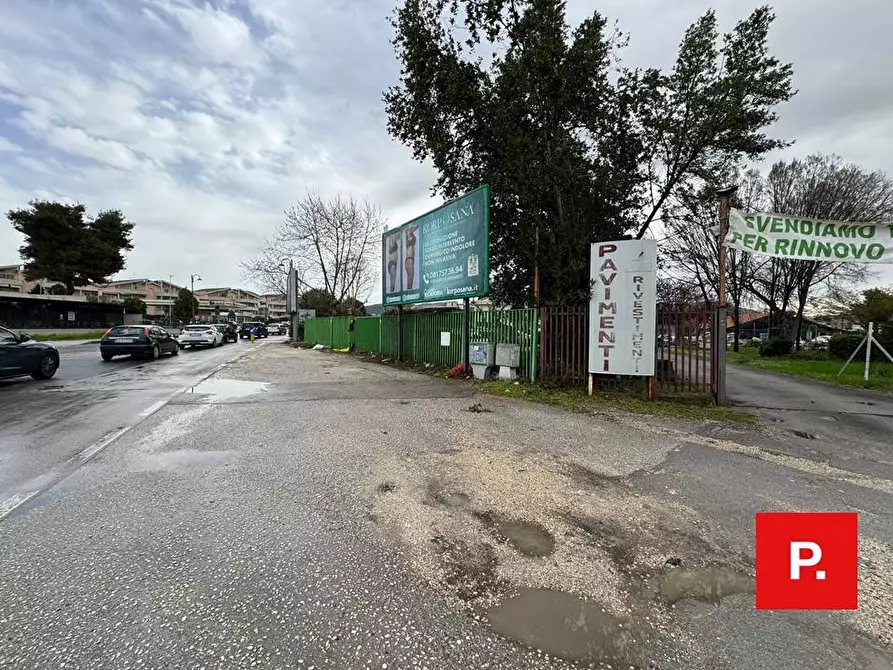 Immagine 9 di Locale commerciale in vendita  in viale Carlo III a Caserta