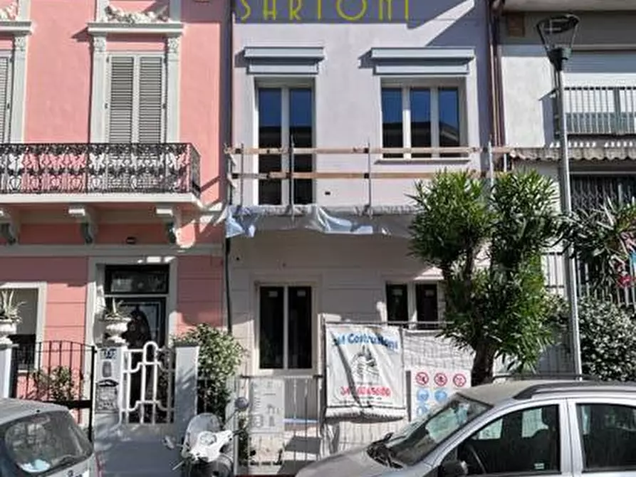 Immagine 1 di Casa indipendente in vendita  a Viareggio
