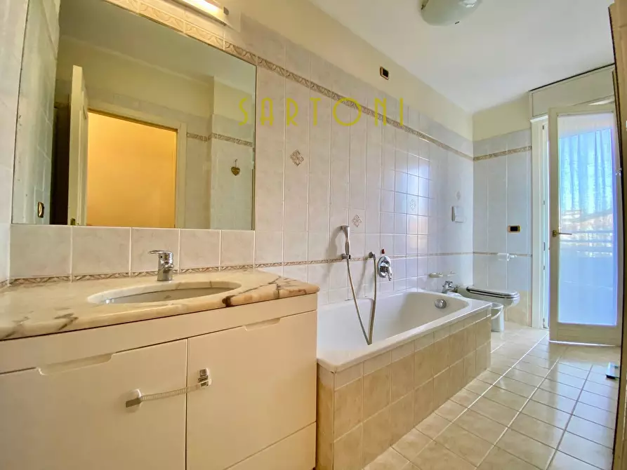 Immagine 17 di Appartamento in vendita  in Via Fratelli Cervi a Viareggio