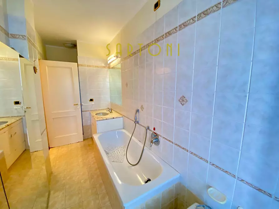 Immagine 18 di Appartamento in vendita  in Via Fratelli Cervi a Viareggio