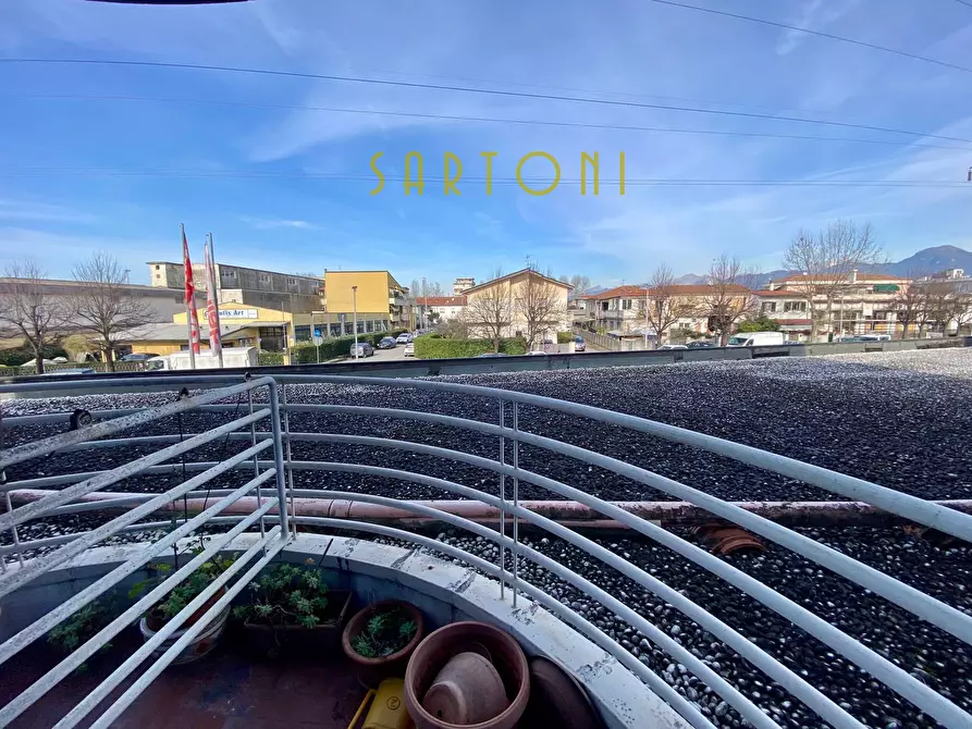 Immagine 19 di Appartamento in vendita  in Via Fratelli Cervi a Viareggio