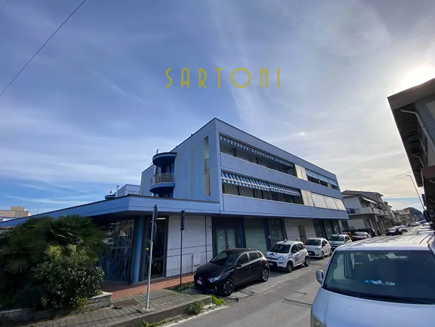 Immagine 25 di Appartamento in vendita  in Via Fratelli Cervi a Viareggio