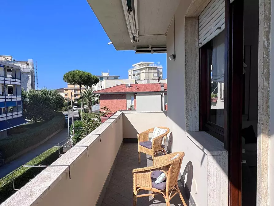 Immagine 1 di Appartamento in vendita  in Via Genova a Viareggio