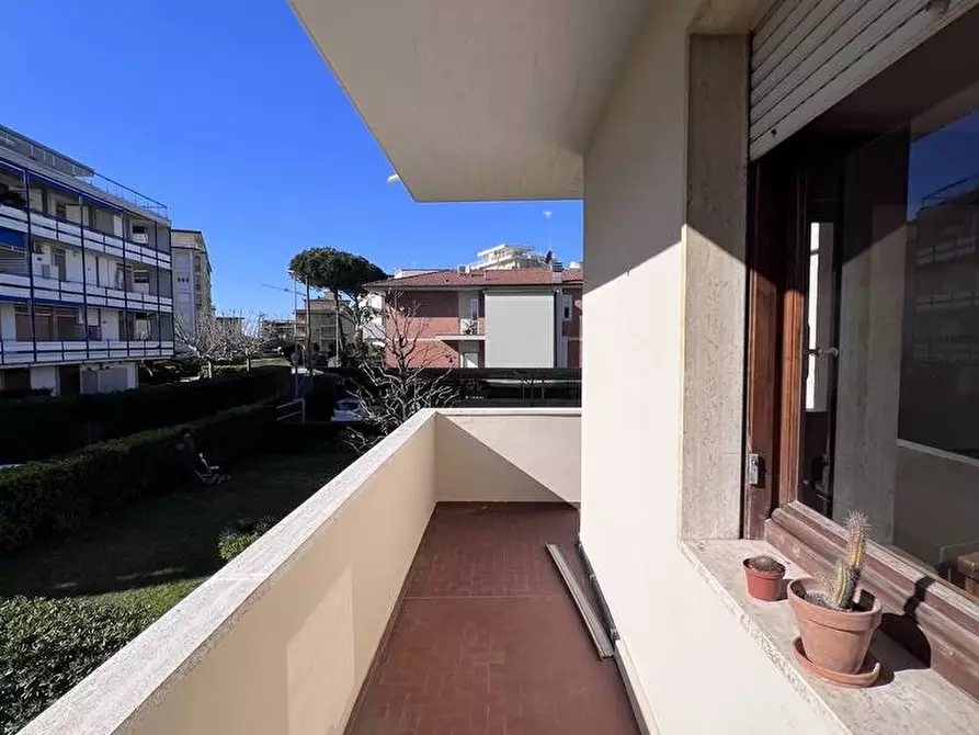 Immagine 22 di Appartamento in vendita  in Buonarroti a Viareggio