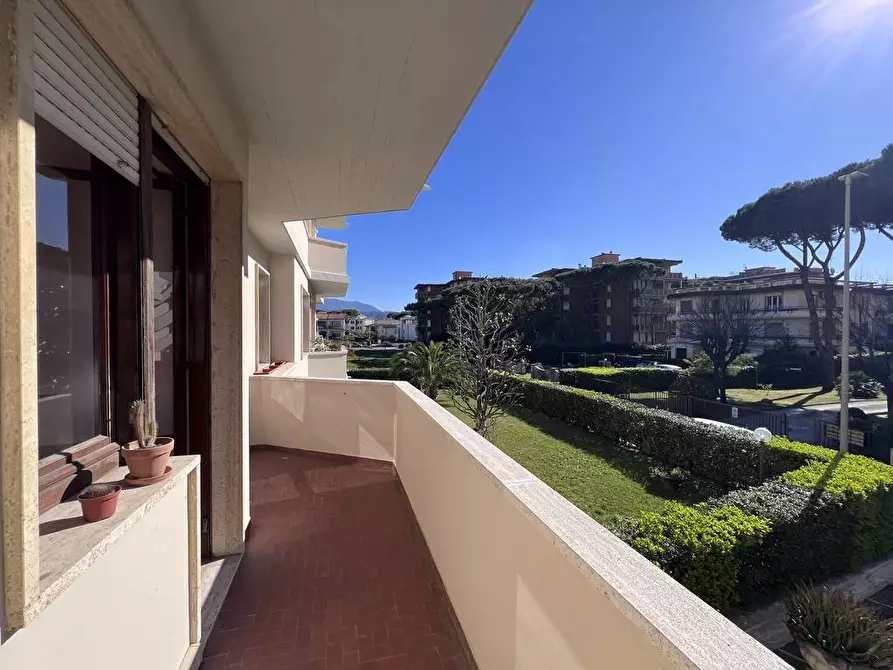 Immagine 26 di Appartamento in vendita  in Buonarroti a Viareggio