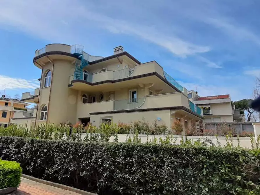 Immagine 1 di Appartamento in vendita  a Viareggio