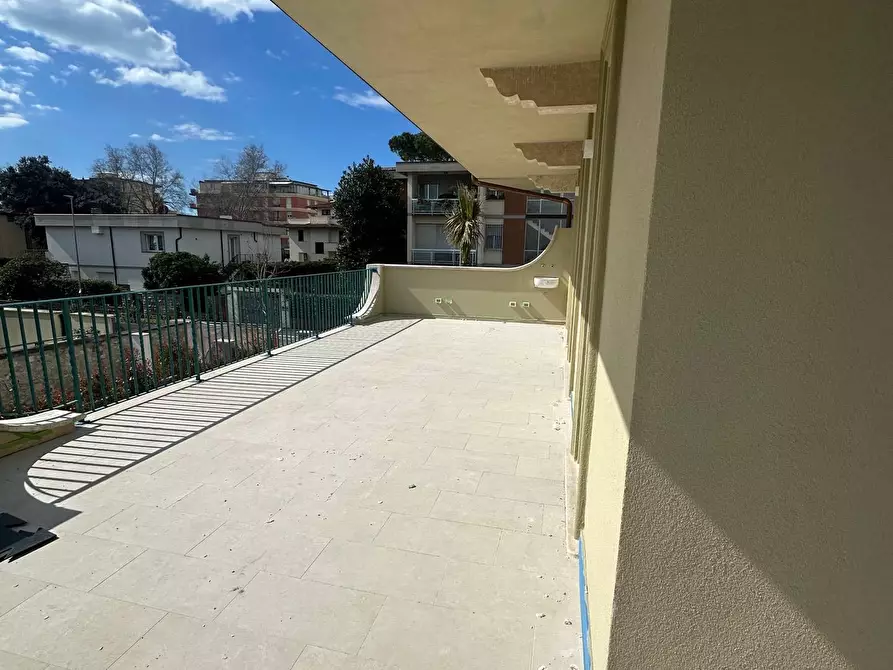Immagine 2 di Appartamento in vendita  a Viareggio
