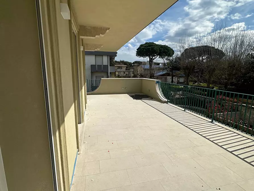 Immagine 10 di Appartamento in vendita  a Viareggio