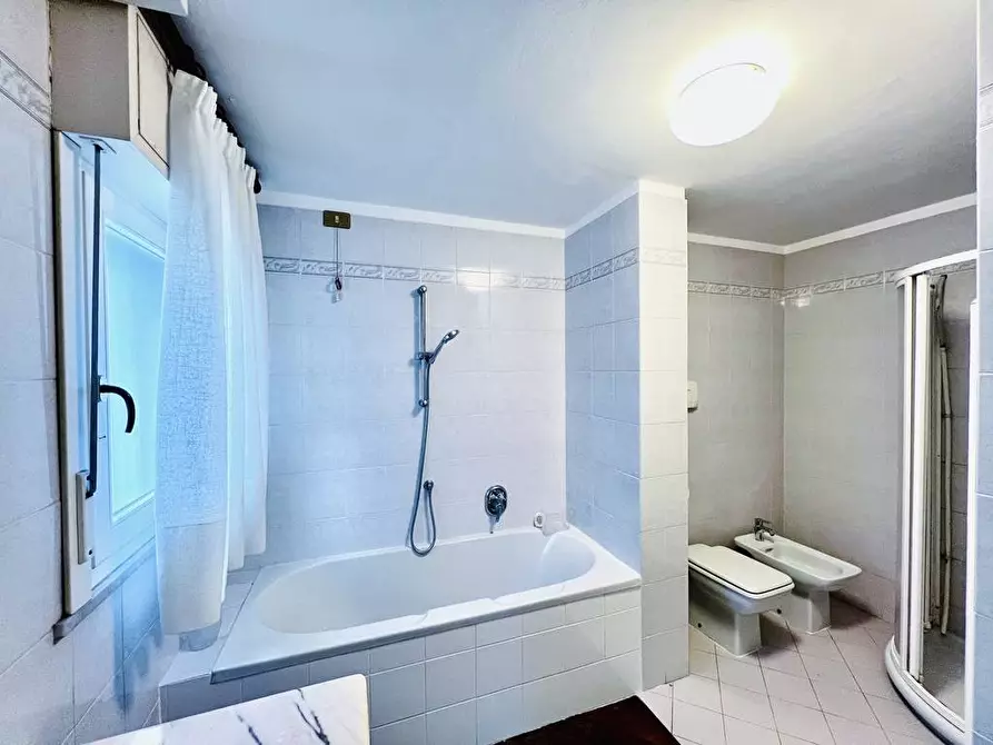 Immagine 12 di Appartamento in vendita  in Via Monte Gabberi a Viareggio