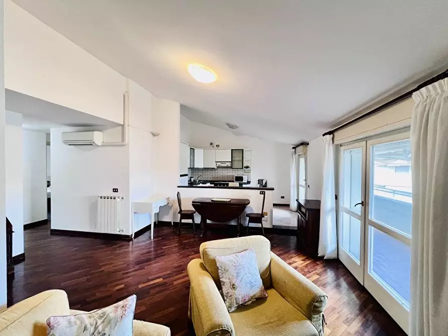 Immagine 1 di Appartamento in vendita  in Via Monte Gabberi a Viareggio