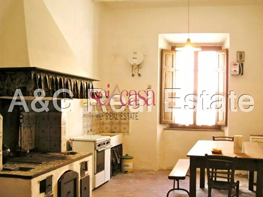 Immagine 1 di Palazzo in vendita  a Scansano