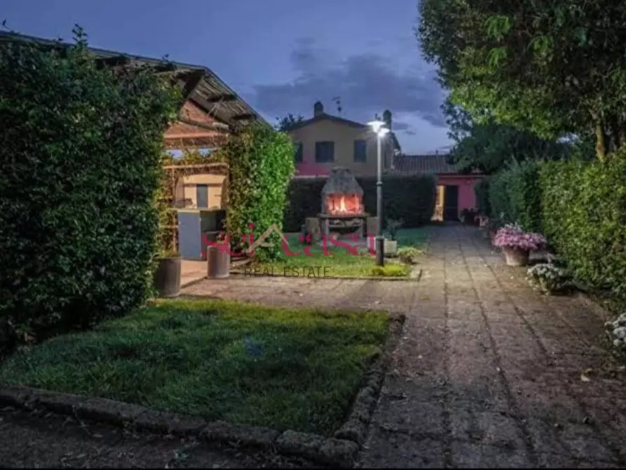 Immagine 1 di Agriturismo in vendita  a Grosseto