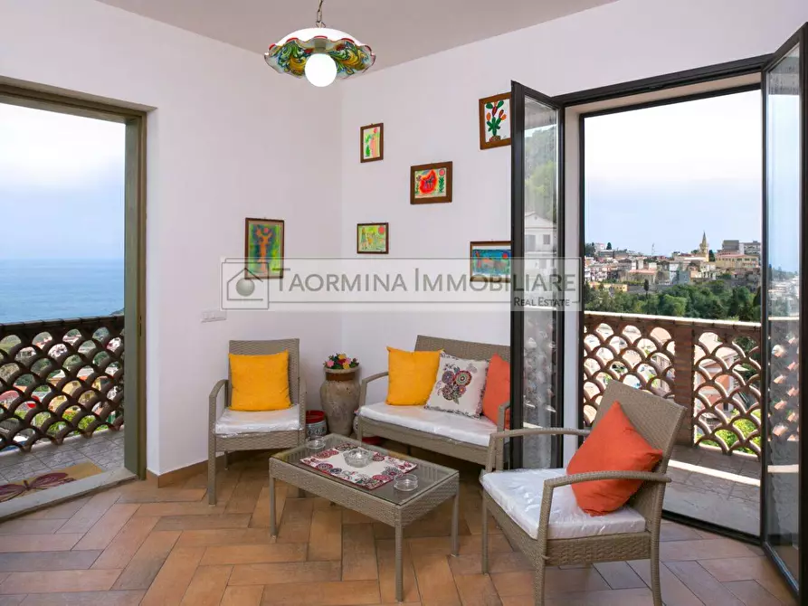 Immagine 1 di Appartamento in vendita  in via D.H. Lawrence a Taormina