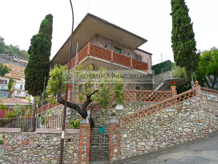 Immagine 1 di Villa in vendita  in via D. H. Lawrence a Taormina