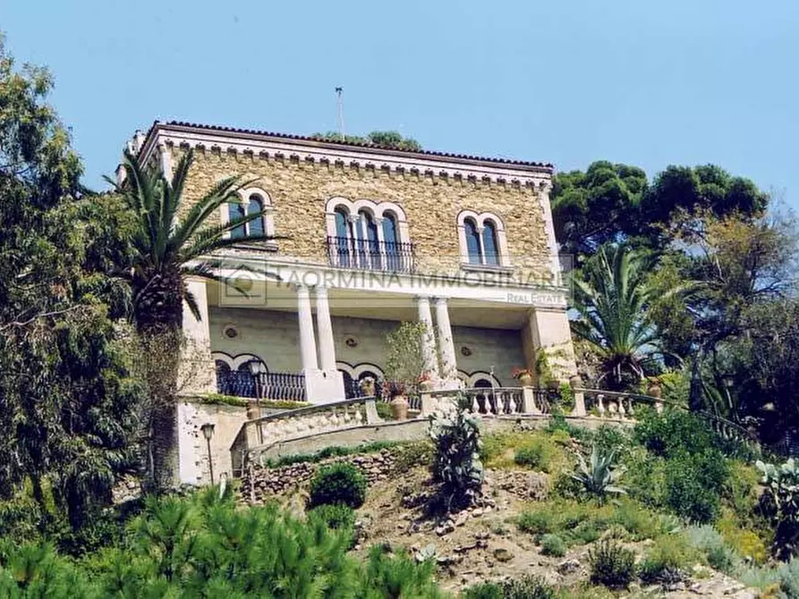 Immagine 1 di Villa in vendita  in via Luigi Pirandello a Taormina