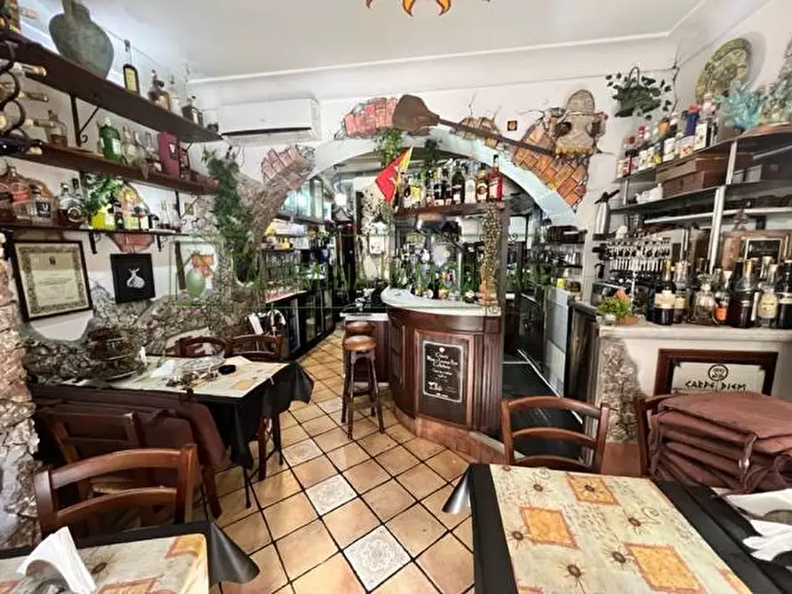 Immagine 4 di Negozio in affitto  in Piazza Sant'Antonio Abate a Taormina