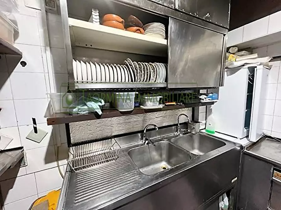 Immagine 12 di Negozio in affitto  in Piazza Sant'Antonio Abate a Taormina