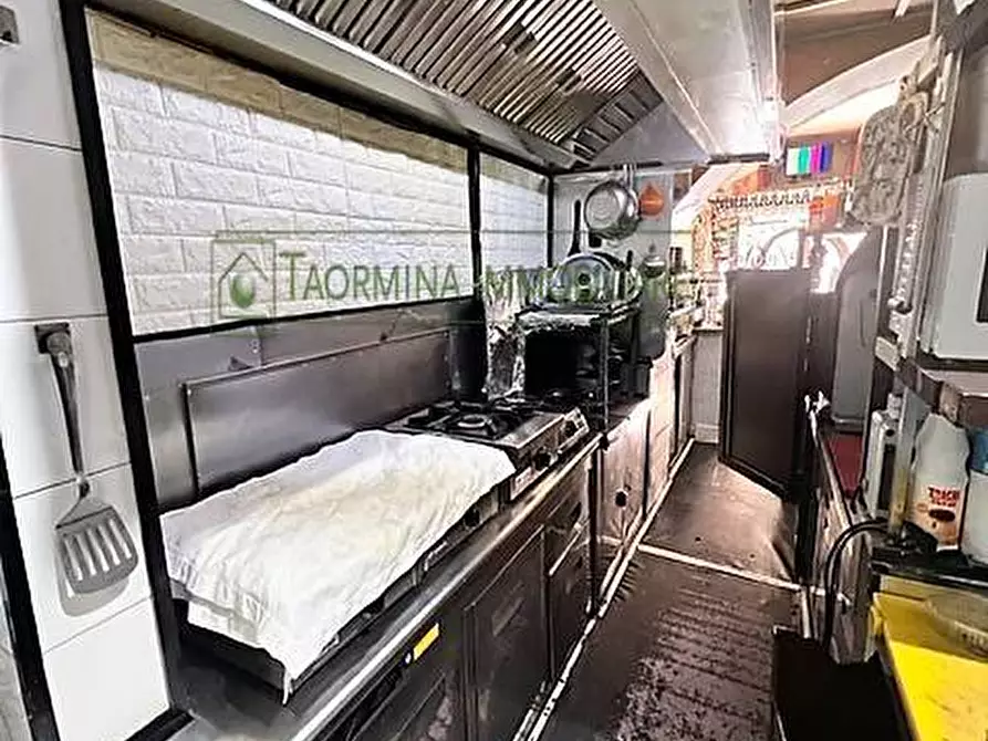 Immagine 13 di Negozio in affitto  in Piazza Sant'Antonio Abate a Taormina