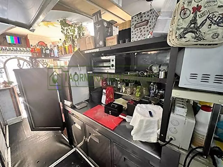 Immagine 11 di Negozio in affitto  in Piazza Sant'Antonio Abate a Taormina