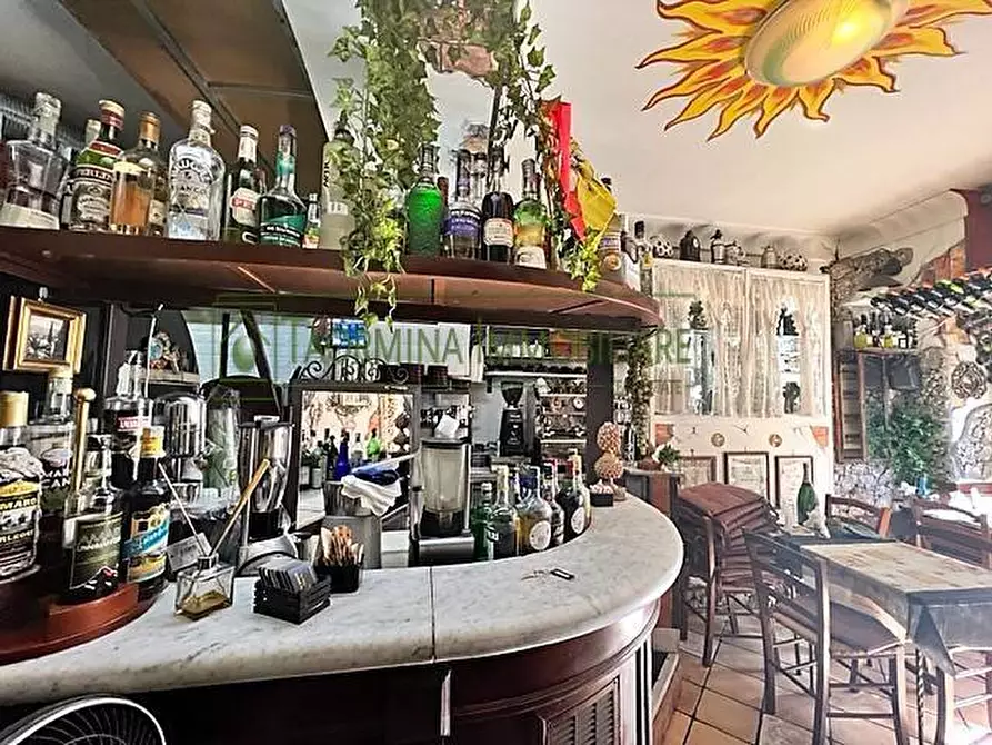 Immagine 5 di Negozio in affitto  in Piazza Sant'Antonio Abate a Taormina