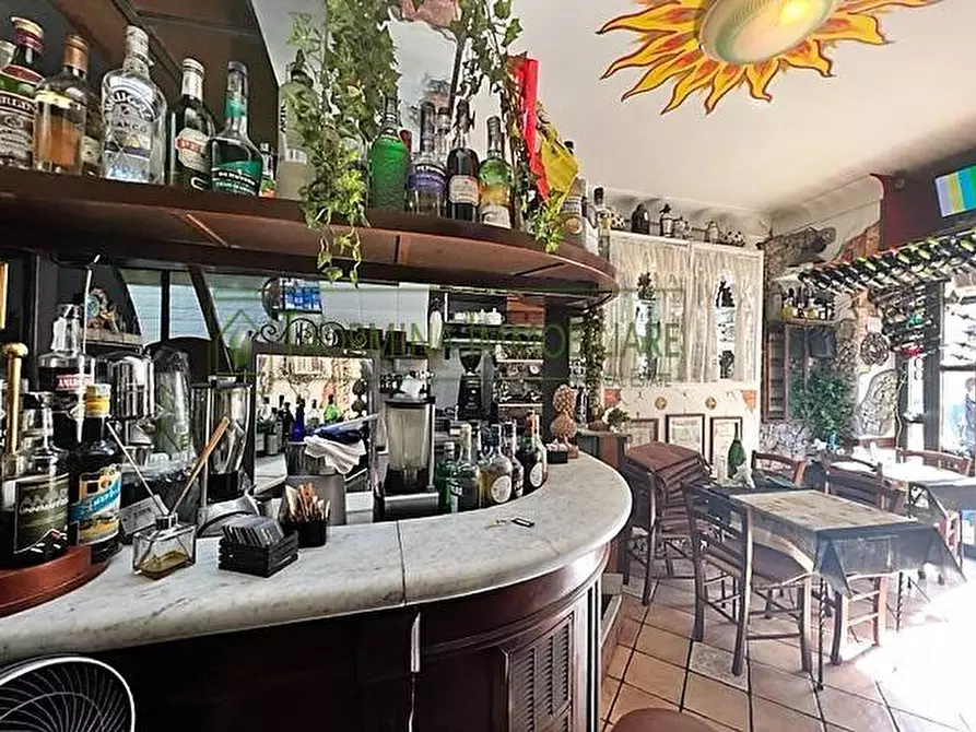 Immagine 10 di Negozio in affitto  in Piazza Sant'Antonio Abate a Taormina