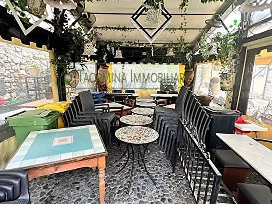 Immagine 14 di Negozio in affitto  in Piazza Sant'Antonio Abate a Taormina