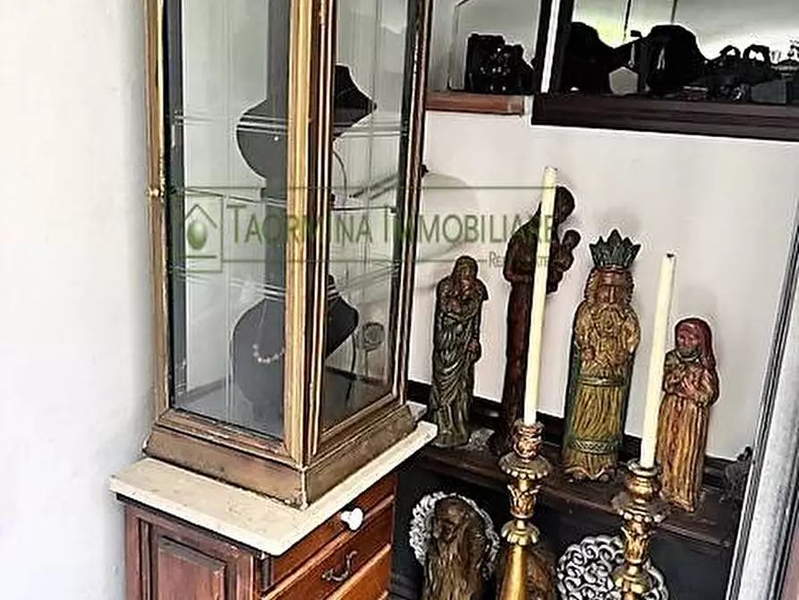 Immagine 16 di Negozio in affitto  in Piazza Sant'Antonio Abate a Taormina