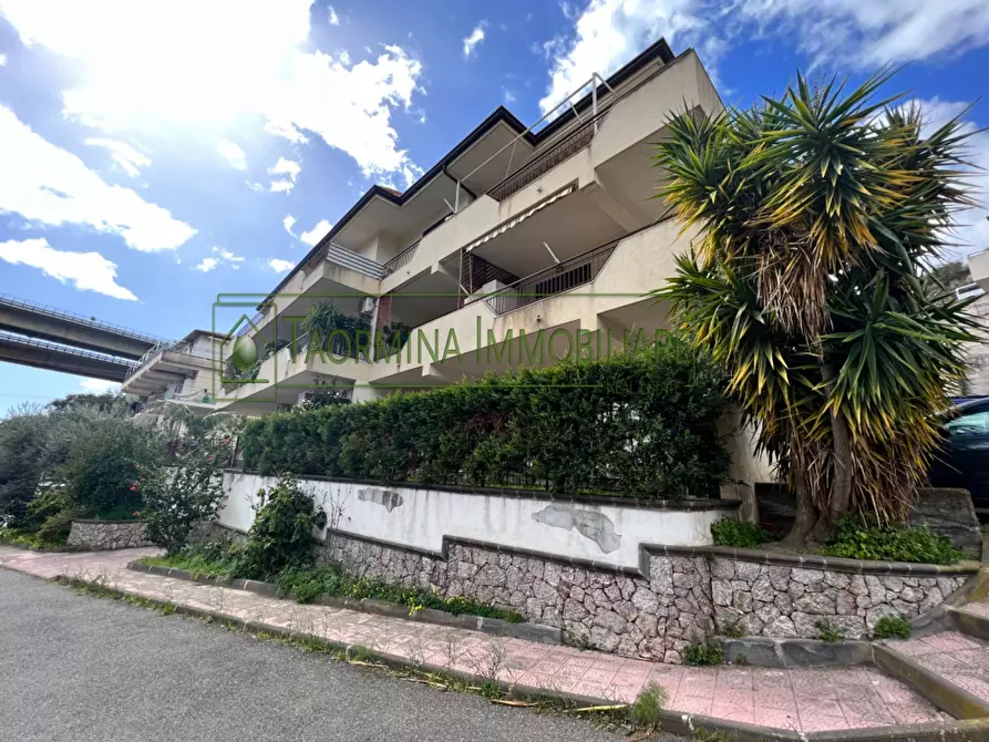 Immagine 1 di Appartamento in vendita  in Via Monte Bianco a Letojanni