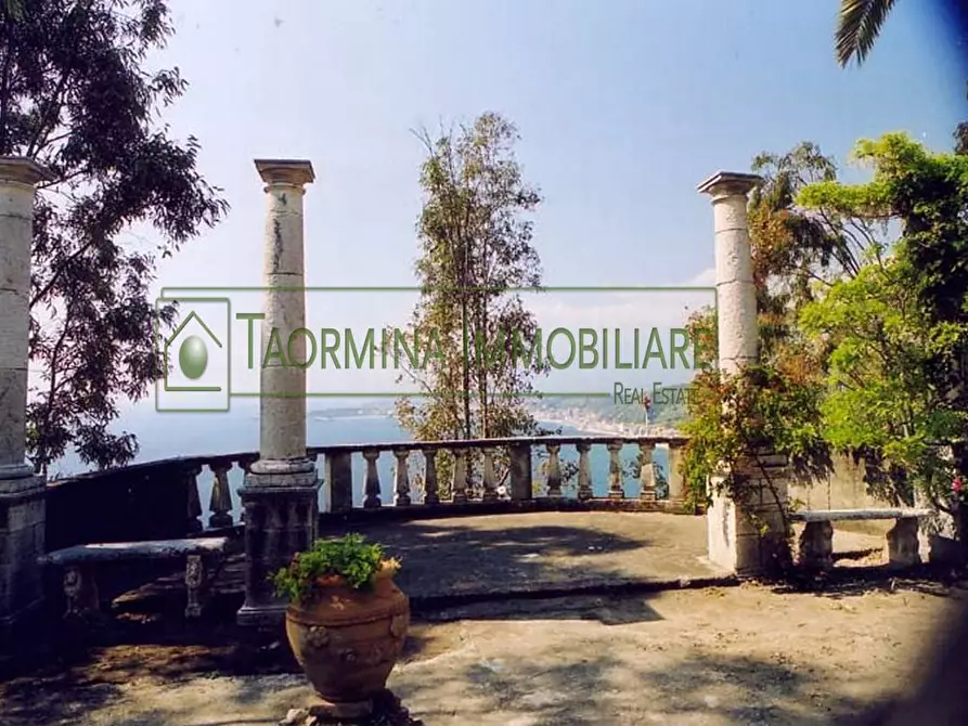 Immagine 25 di Villa in vendita  in via Luigi Pirandello a Taormina