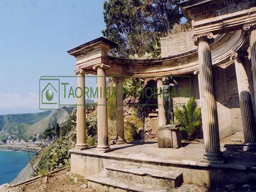 Immagine 24 di Villa in vendita  in via Luigi Pirandello a Taormina