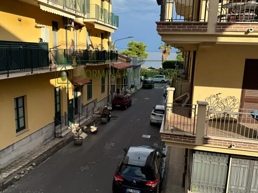 Immagine 21 di Appartamento in vendita  in Via Colajanni a Taormina