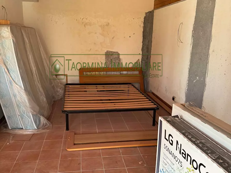 Immagine 5 di Camera in vendita  in Via Colajanni a Taormina