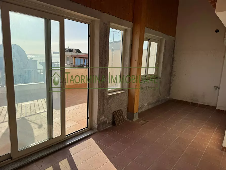 Immagine 7 di Camera in vendita  in Via Colajanni a Taormina
