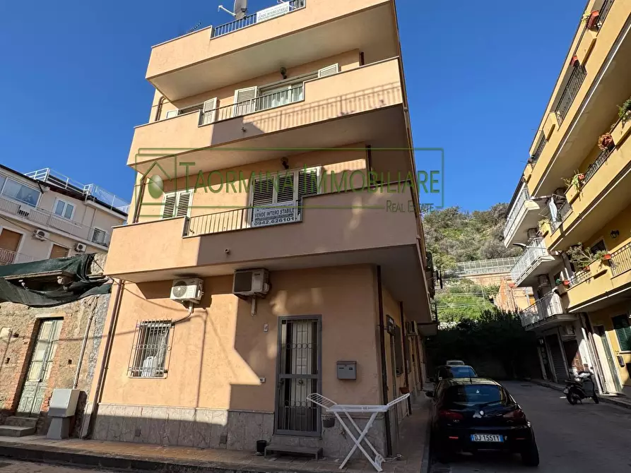 Immagine 1 di Appartamento in vendita  in Via Colajanni a Taormina