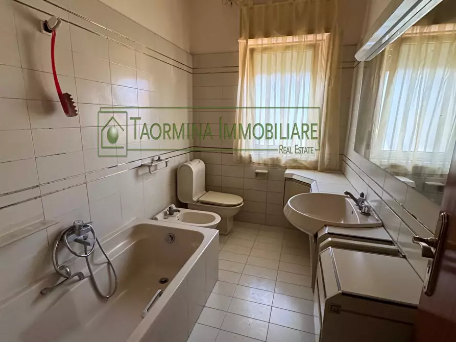 Immagine 13 di Appartamento in vendita  in Corso delle Province a Gaggi