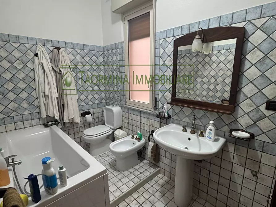 Immagine 15 di Appartamento in vendita  in Via Venezia a Giardini-Naxos