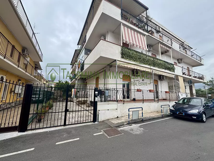 Immagine 1 di Appartamento in vendita  in Via Venezia a Giardini-Naxos