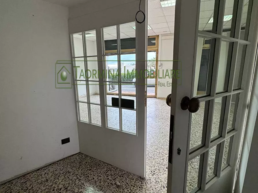 Immagine 12 di Ufficio in affitto  in Via Leonardo Da Vinci a Taormina
