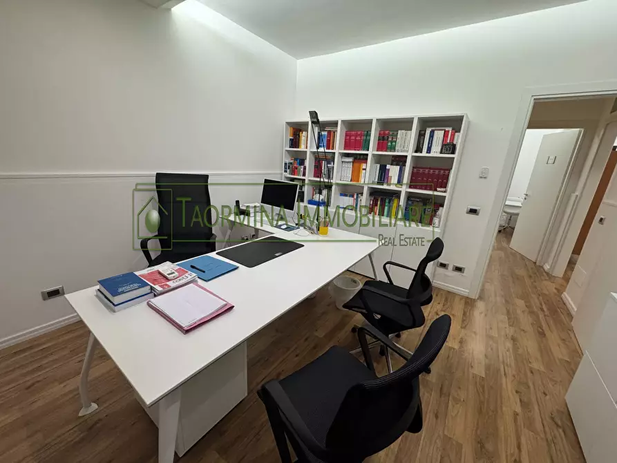 Immagine 5 di Ufficio in affitto  in Via Francavilla a Taormina