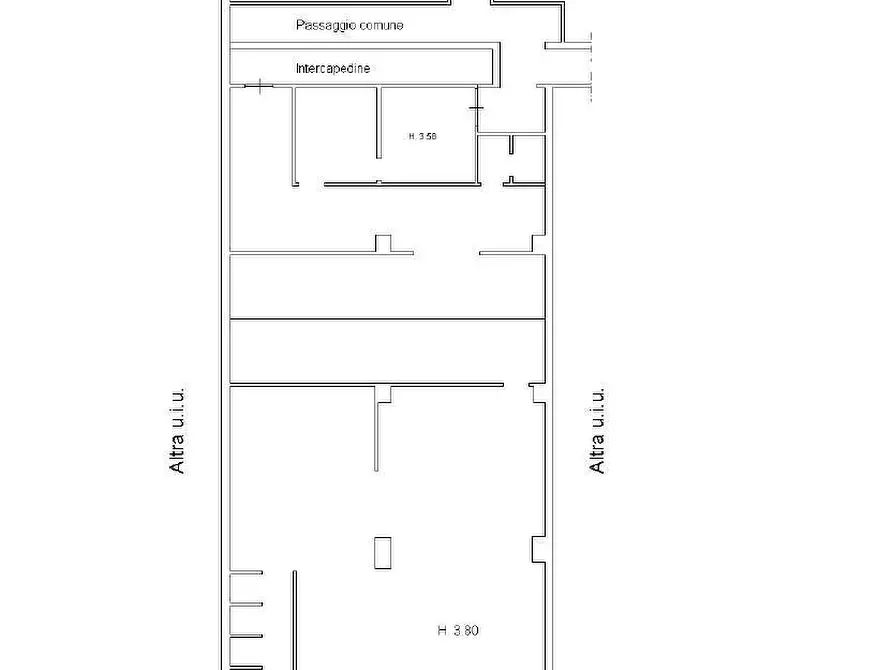 Immagine 2 di Locale commerciale in vendita  in Via Amico Aspertini a Roma