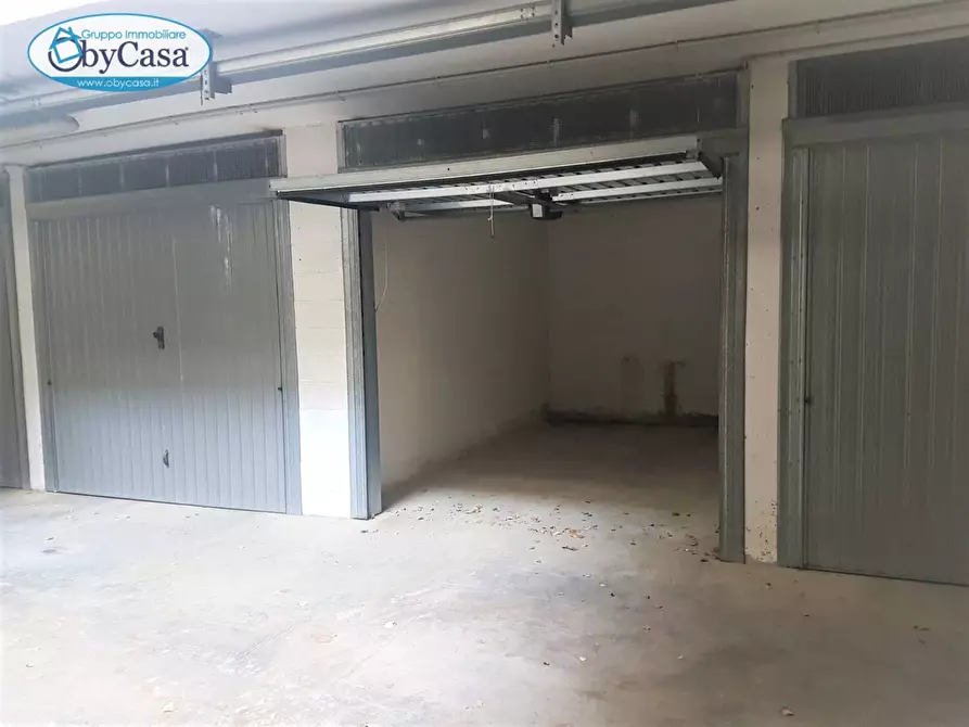 Immagine 2 di Box auto in vendita  in Via Aurelia a Santa Marinella