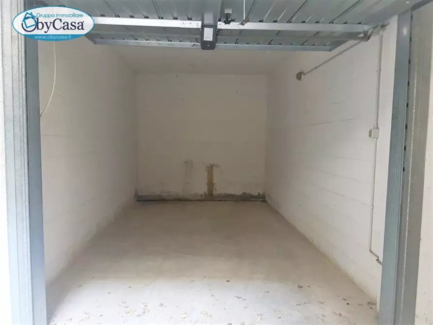 Immagine 3 di Box auto in vendita  in Via Aurelia a Santa Marinella