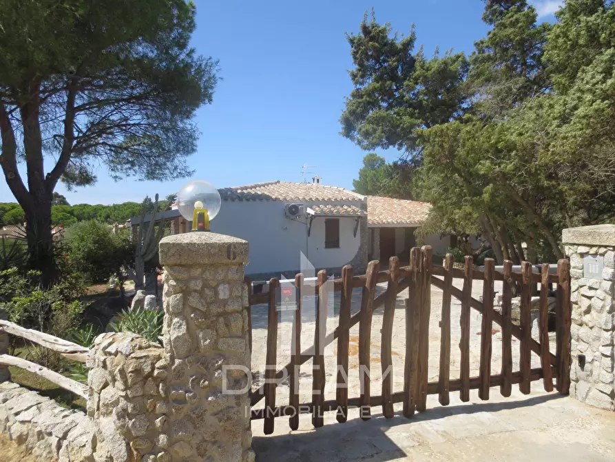 Immagine 27 di Villa in vendita  in via degli Oleandri a Villasimius