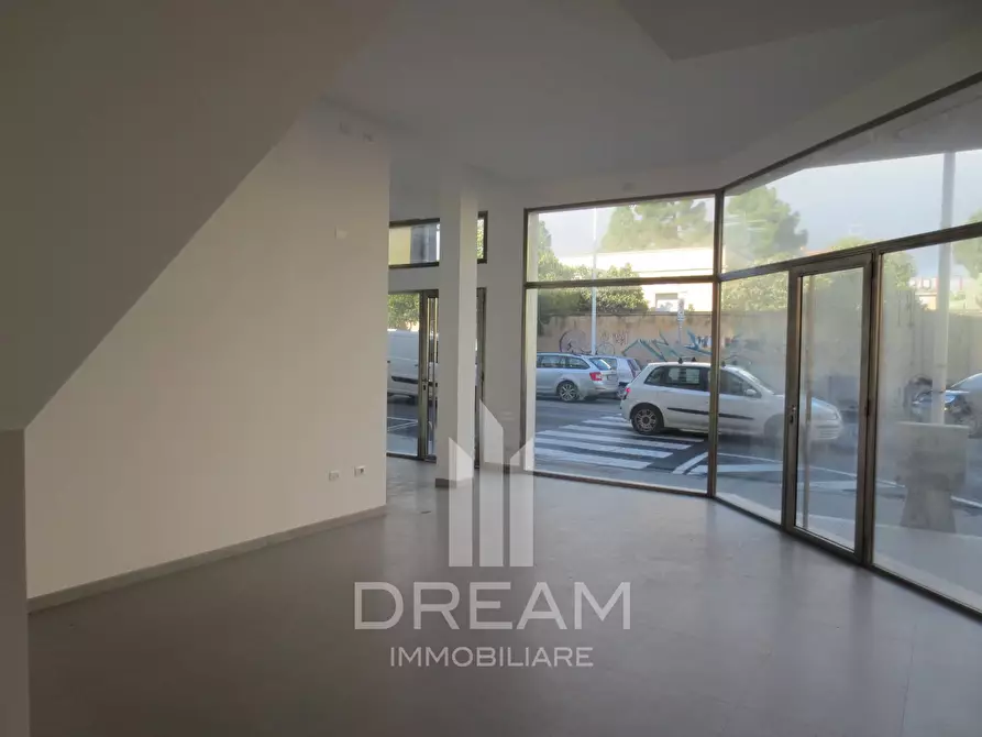 Immagine 5 di Locale commerciale in vendita  in Via Santa Maria Chiara a Cagliari