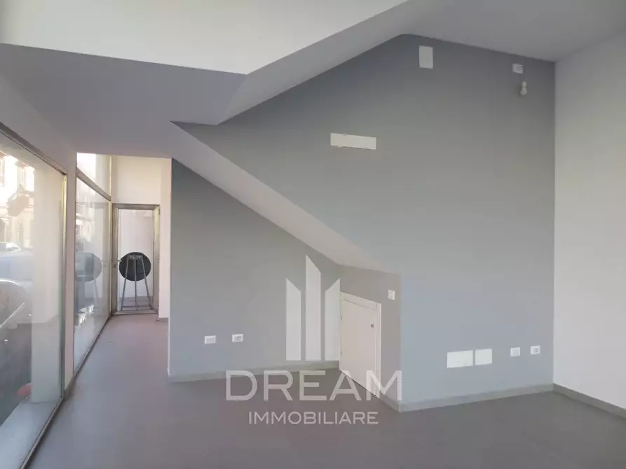 Immagine 4 di Locale commerciale in vendita  in Via Santa Maria Chiara a Cagliari