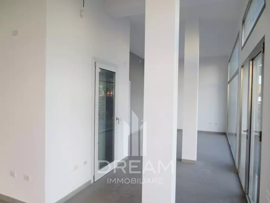 Immagine 4 di Locale commerciale in vendita  in Via Santa Maria Chiara a Cagliari